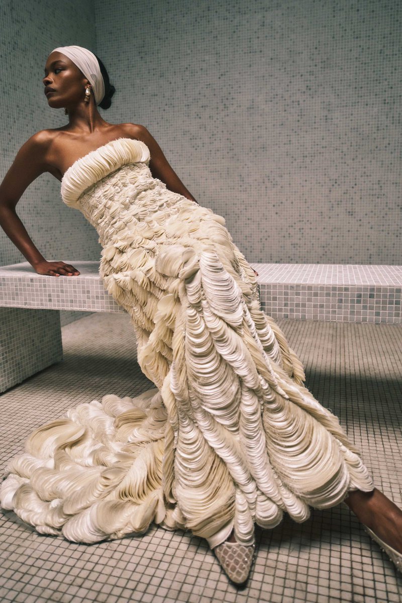 jacquemusx's tweet photo. This dress is hypnotising!! https://t.co/gVPjlylfs5