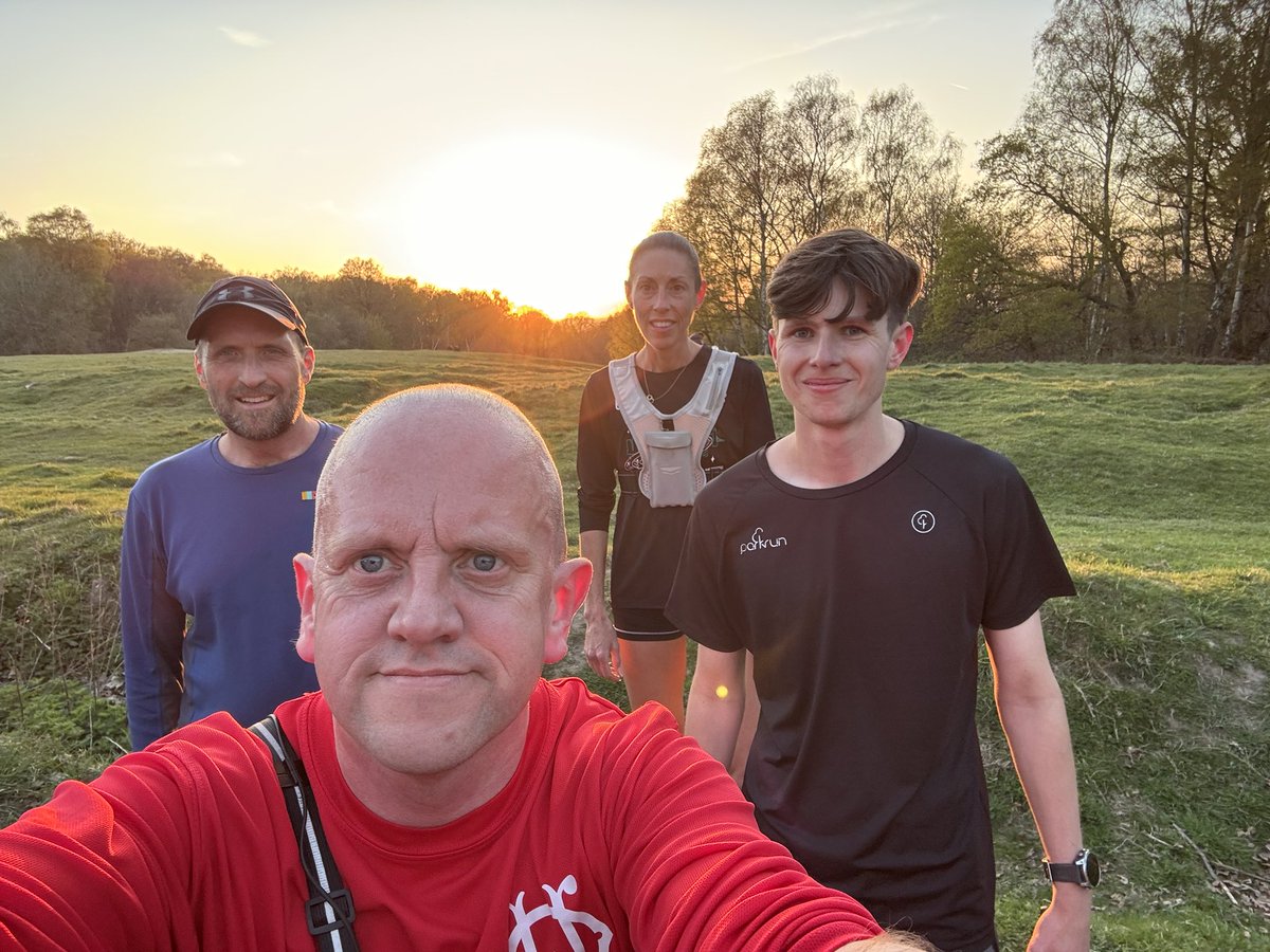 Bennythefish75's tweet photo. Nice run up to High beach this evening to see the sun setting . Leading a small but pacey group tonight #WednesdayTraining . #WednesdayMotivation @Orion_Harriers @UKRunChat @Strava @SauconyUK #ukrunchat #Orionharriers https://t.co/DozEc84XOh