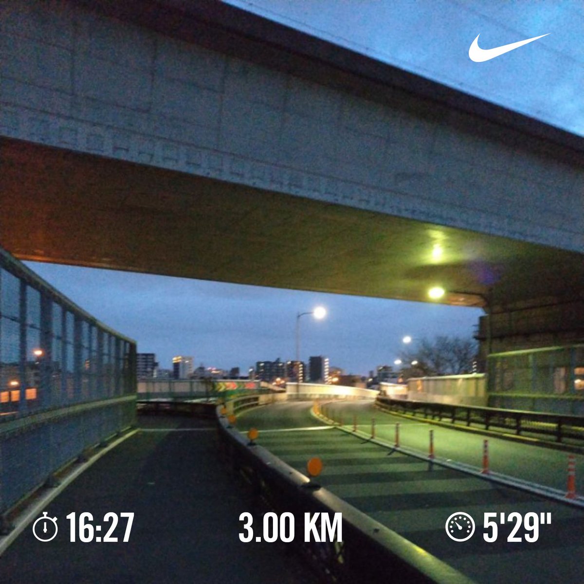 ★ラン記録  第118話★
R7、4月10日 4時30 分  
身体、8.5割好調。

体幹トレーニング   ➡  100秒
ストレッチ、15分

流し200m  ×  2本  (設定、約55秒)

3kmランニング
タイム …  16分27秒

今日も新しいコース走りました❗
ほぼコース確定、近いです😊

#ランニング #running
#筋トレ
#陸上