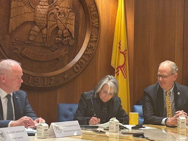 Water, environmental bills signed into law hailed as 'turning point' for New Mexico santafenewmexican.com/news/legislatu… via <a href="/thenewmexican/">Santa Fe New Mexican</a>