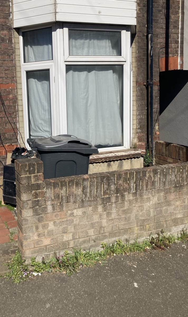 More Community Protection Notice Warning updates 📢

Similar to yesterday's post, we issued 2 CPNW's in March for untidy gardens. We are pleased to update again, that the waste in these cases has also been removed! The occupants complied with the CPNW's issued.

<a href="/lutoncouncil/">Luton Council</a>