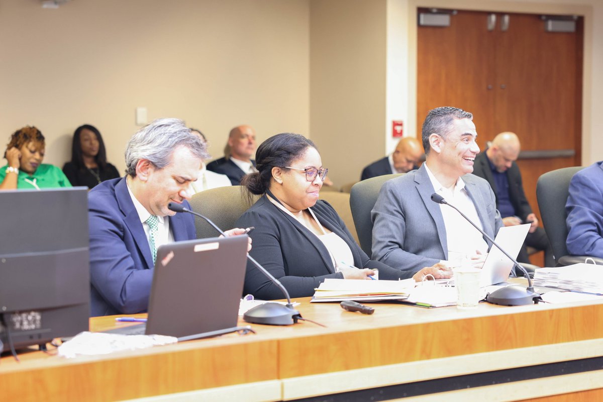 SuptDotres's tweet image. I really appreciate Ms. Charisma Montfort, Chief Procurement Officer of @MDCPS, for her fantastic leadership and commitment to excellence in our operations at today’s committee meeting. Her strategic ideas are boosting efficiency and transparency. Her impact is greatly…