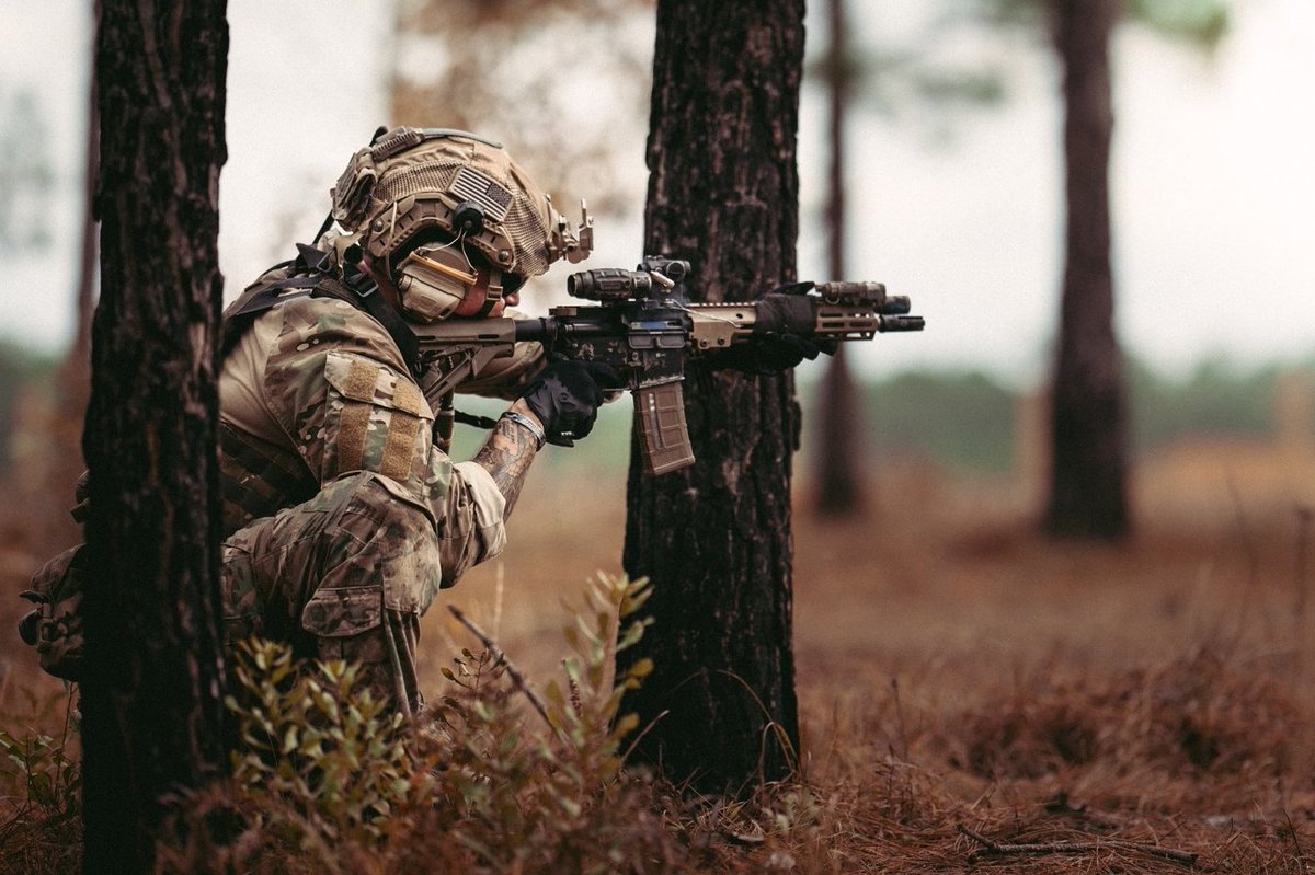 Mrgunsngear's tweet photo. Check out the drippy M4 with the Geissele URGI upper this Ranger Batt Boy is rocking 🇺🇸🤌🏽💧
Cloners do your thing.....
#RangerRegiment #75thRangers #URGI #clone https://t.co/IWViOd5Hff