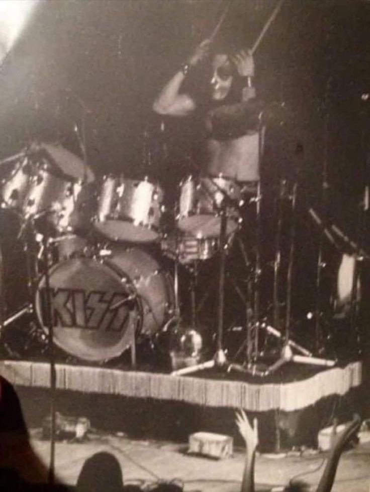 rebelwithyou's tweet photo. Peter, Long Beach, CA 1974
#PeterCriss #Kiss #KissArmy https://t.co/u3sdqb7raA