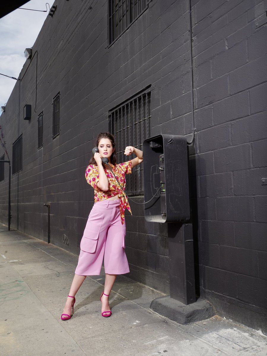 Hello, is this thing on?! If you see this, go to the below link on a mobile device for a little surprise 😏📞

open.spotify.com/track/7BcuafWd…