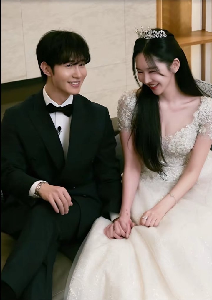 TLK080340's tweet photo. เป็นคู่เดียวที่เชียร์มาตั้งแต่EP.แรก จนถึงEP.สุดท้าย แล้วสมหวัง 💐💍
Congratulations ♥️
#couplepalace2
#ฮยอนจุง #ชียอน https://t.co/9Bxq54DMAo