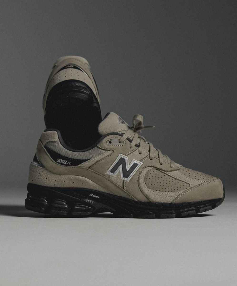 New Balance 2002R⏳