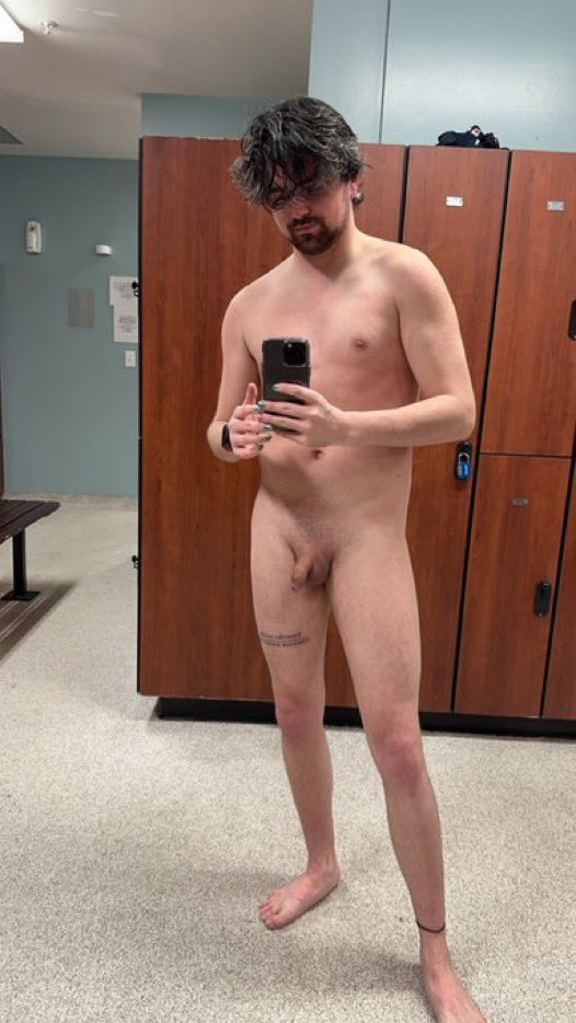 small_dick_men's tweet photo. https://t.co/LYp7A6X3Di