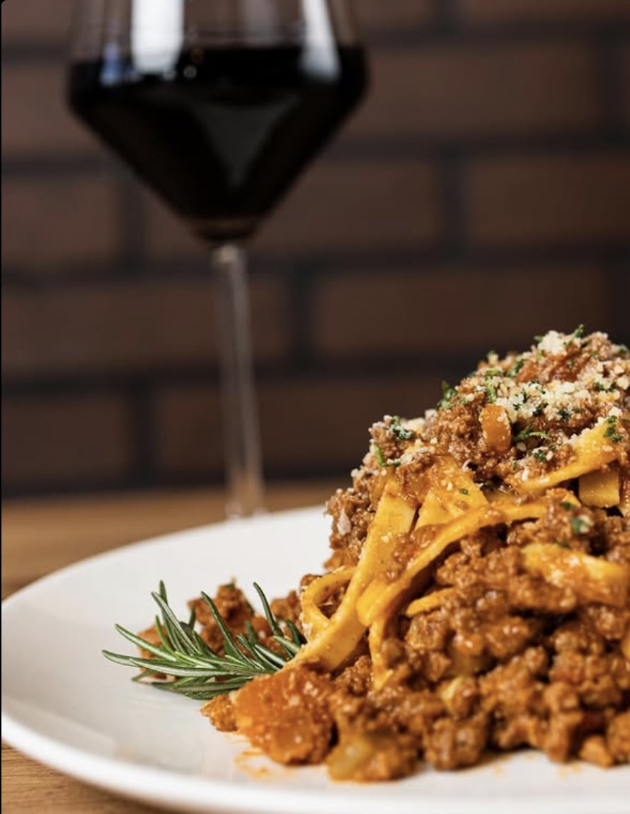 passport_sd's tweet image. Next Sunday April 13th Balsamico Italian Kitchen is making these sauces from scratch—join their Pasta Sauce Class!! 

Lemon Basil Pesto 🍋🌿, Bolognese Sauce and Marinara!! 

Info and tickets with the link in their bio!

#cookingclass #italiancuisine #pastasauce #fromscratch