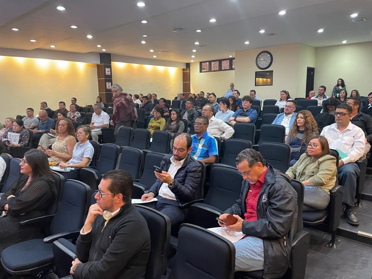 ARGenGuatemala's tweet photo. Luego de los fructíferos encuentros mantenidos en Huehuetenango, Xela y Retalhuleu, presentamos la oferta exportable de la Argentina en @CamComercioGT Así, continuamos difundiendo las posibilidades de negocios con nuestro país y promoviendo el aumento del comercio bilateral 👏 https://t.co/MUMCkW4YDj