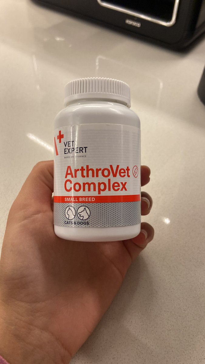 tivikk's tweet photo. @fatihslterim 1,5 yaşında jack russel kırması oğluşum var bahçemizde yaklaşık 60 cmlik duvar var sürekli oraya inip çıkmaktan arka sağ ayağı aksamaya başladı vetimizin verdiği takviye ve diğer vet arkadaşım da bu mamayı da kullanmamızı söyledi yaklaşık 1 aydır bahçeye çıkartmıyoruz ama hala+ https://t.co/sfwdKo1uGe