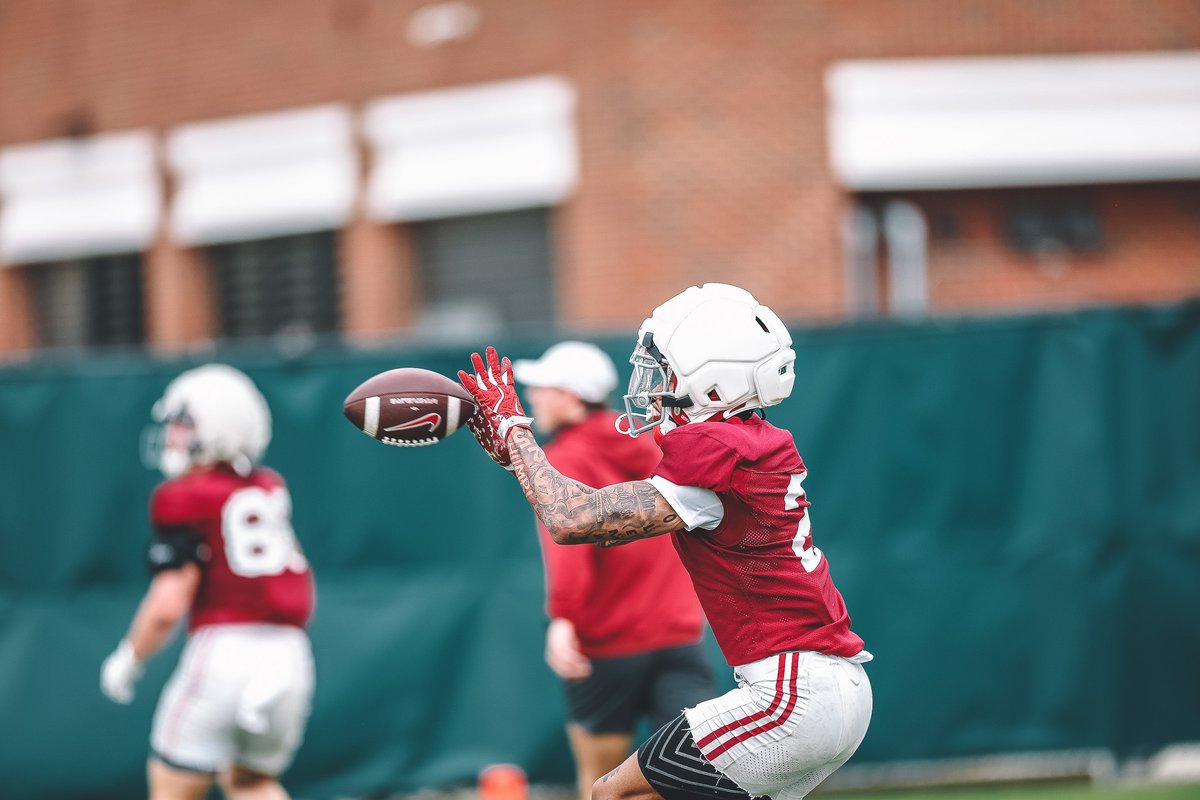 UA_Athletics's tweet photo. Tide is rolling 🔜

#RollTide | @AlabamaFTBL https://t.co/4MAFs4b4PC