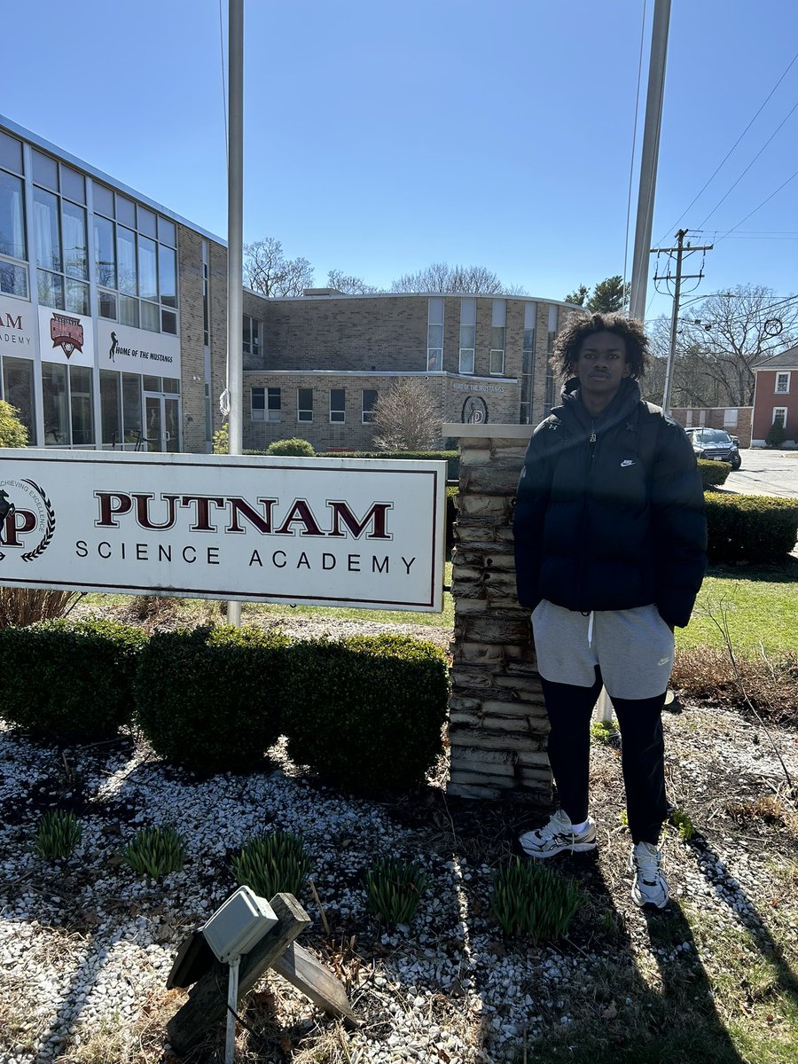 I wanna thank Coach Espinosa and Coach Scraba and Putnam Science Academy faculty for having me on campus today! I had a wonderful time!