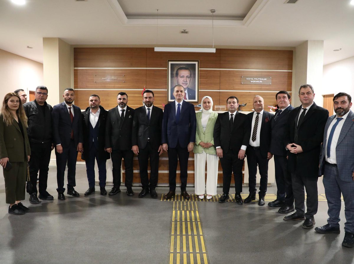 📍AK Parti Genel Merkez 

AK Parti Sözcümüz, değerli büyüğümüz Sayın Ömer Çelik’i Genel Merkezimizde ziyaret ettik. Nazik kabulleri ve kıymetli sohbetleri için kendilerine teşekkür ediyoruz. Tecrübeleri ve liderliğiyle bizlere her zaman yol gösteren Sayın Sözcümüzle, davamızın