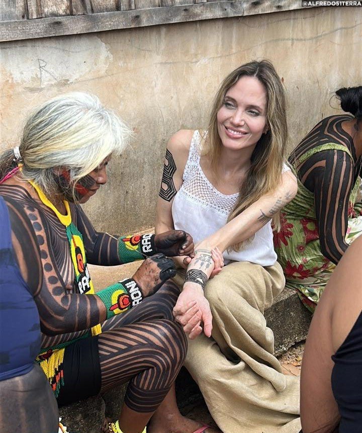 Deputada Coronel Fernanda (PL) protocola requerimento para investigar a visita de Angelina Jolie a terras indígenas.

A parlamentar quer entender quais critérios a Funai utilizou para autorizar a entrada da atriz na aldeia de Piraçu, no Mato Grosso.