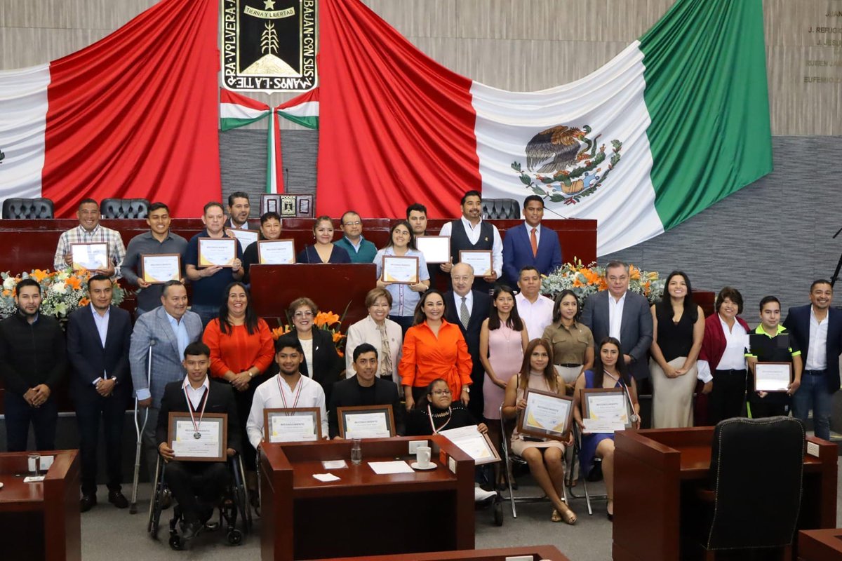 NotiExpres23's tweet photo. #09Abr 
ASISTE GOBIERNO DEL ESTADO A LA ENTREGA DE RECONOCIMIENTOS AL MÉRITO DEPORTIVO Y CULTURA FÍSICA 2025
@margarita_gs @GobiernoMorelos 
Más ℹ️ 👇🏻 
https://t.co/1OgupW9YuW https://t.co/0CkUnAnFAq