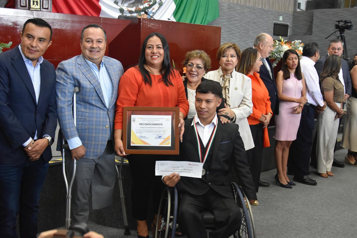 NotiExpres23's tweet photo. #09Abr 
ASISTE GOBIERNO DEL ESTADO A LA ENTREGA DE RECONOCIMIENTOS AL MÉRITO DEPORTIVO Y CULTURA FÍSICA 2025
@margarita_gs @GobiernoMorelos 
Más ℹ️ 👇🏻 
https://t.co/1OgupW9YuW https://t.co/0CkUnAnFAq