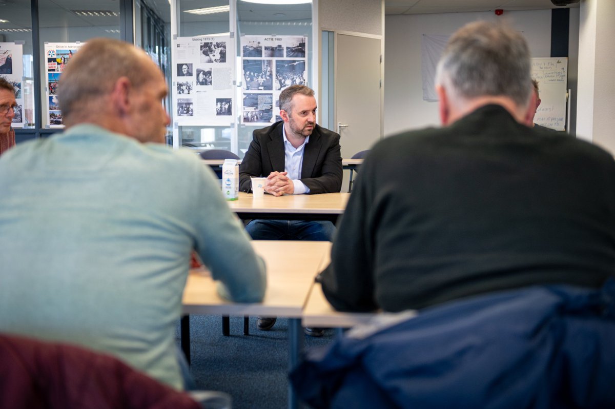 1 op de 5 banen wordt bij Tata steel geschrapt. Werknemers pikken deze onzekerheid niet.

Na slechte nieuws vanochtend vanmiddag in gesprek met werknemers en vakbond.

We moeten de zeggenschap over staalproductie terugpakken en werknemers mee laten beslissen over hun bedrijf.