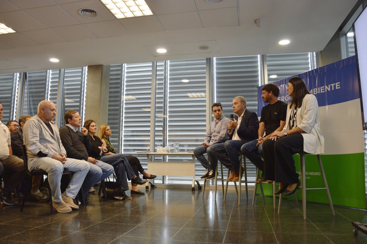EnergiaRN's tweet photo. IMPULSO A LOS PARQUES INDUSTRIALES DEL ALTO VALLE📣

✍️Hoy se realizó un encuentro que tuvo como eje la aplicación del nuevo régimen de promoción productiva, que busca readecuar los parques de cara a los nuevos proyectos energéticos.

🤳+Info: https://t.co/HAme5adZUo. https://t.co/XsL3B96vVx
