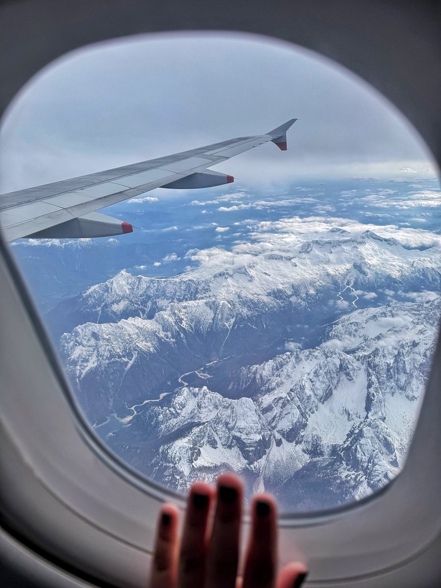 roamwithrakhee's tweet photo. Incredible views on today’s flight from @HeathrowAirport with @British_Airways 🤍⛰️ #wingviewwednesday #flyba #mountains https://t.co/WGnfR6ibnj