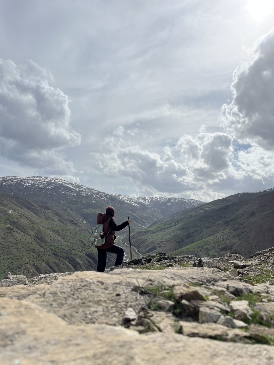 smya01's tweet photo. Ben sade bir yaşamın asudeliğine talibim .”
🏔️🌼 https://t.co/ROJSR7TggK