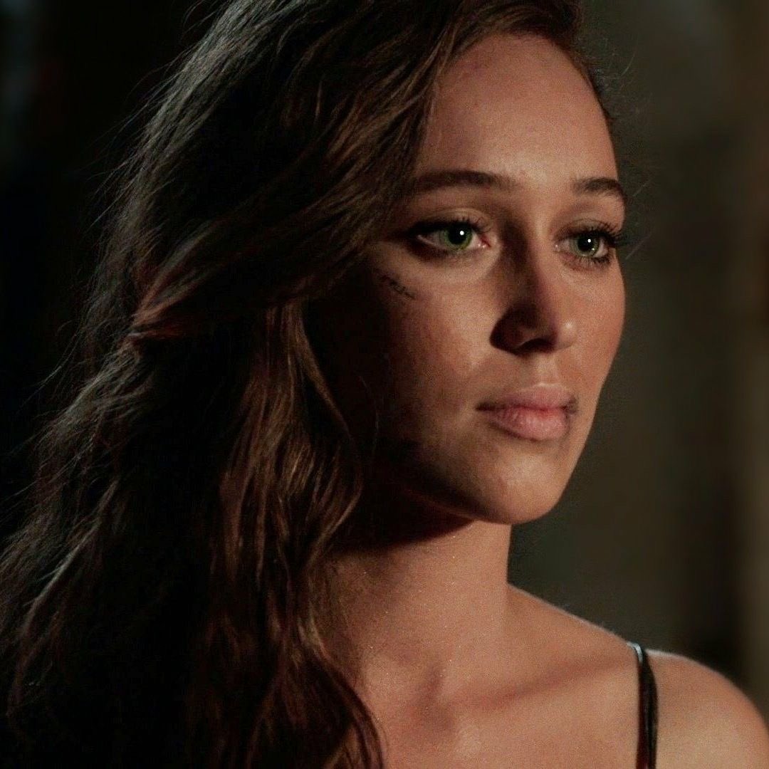 Ormlycia's tweet photo. Lexa being soft is so precious to me https://t.co/rIJQpMJFKd