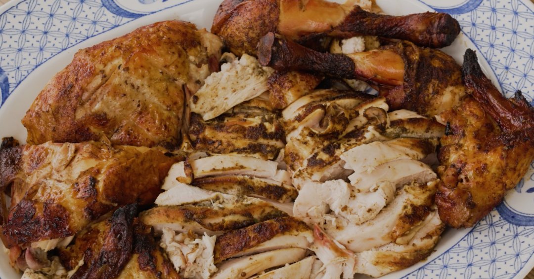 Spring is here - the perfect excuse to fire up the #ProQ! 🔥 Smoked chicken is ideal for midweek dinners or an impressive Sunday roast—and the leftovers? Even better the next day. Get the recipe: proqsmokers.co.uk/blogs/tips-and…