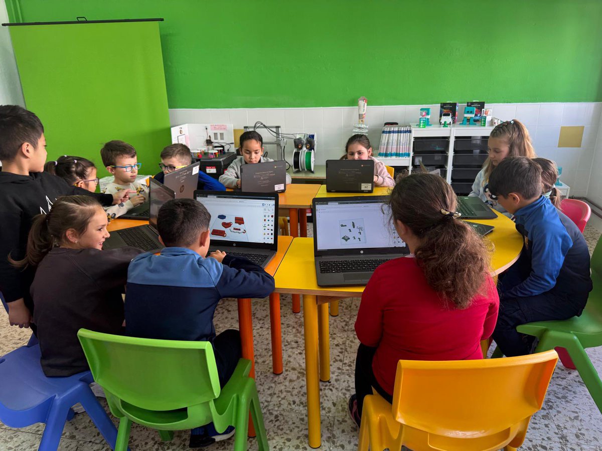 ceipcortesfront's tweet photo. Queda muy poco para la IV Feria de Inventos y Talentos organizada por el CEP de Ronda. 

Por aquí ya lo tenemos casi todo listo para ese gran día. Nervios e ilusión se mezclan a partes iguales ⭐️
@cepronda @RedBECREA @Malagaconvive https://t.co/rXsphOjnfR