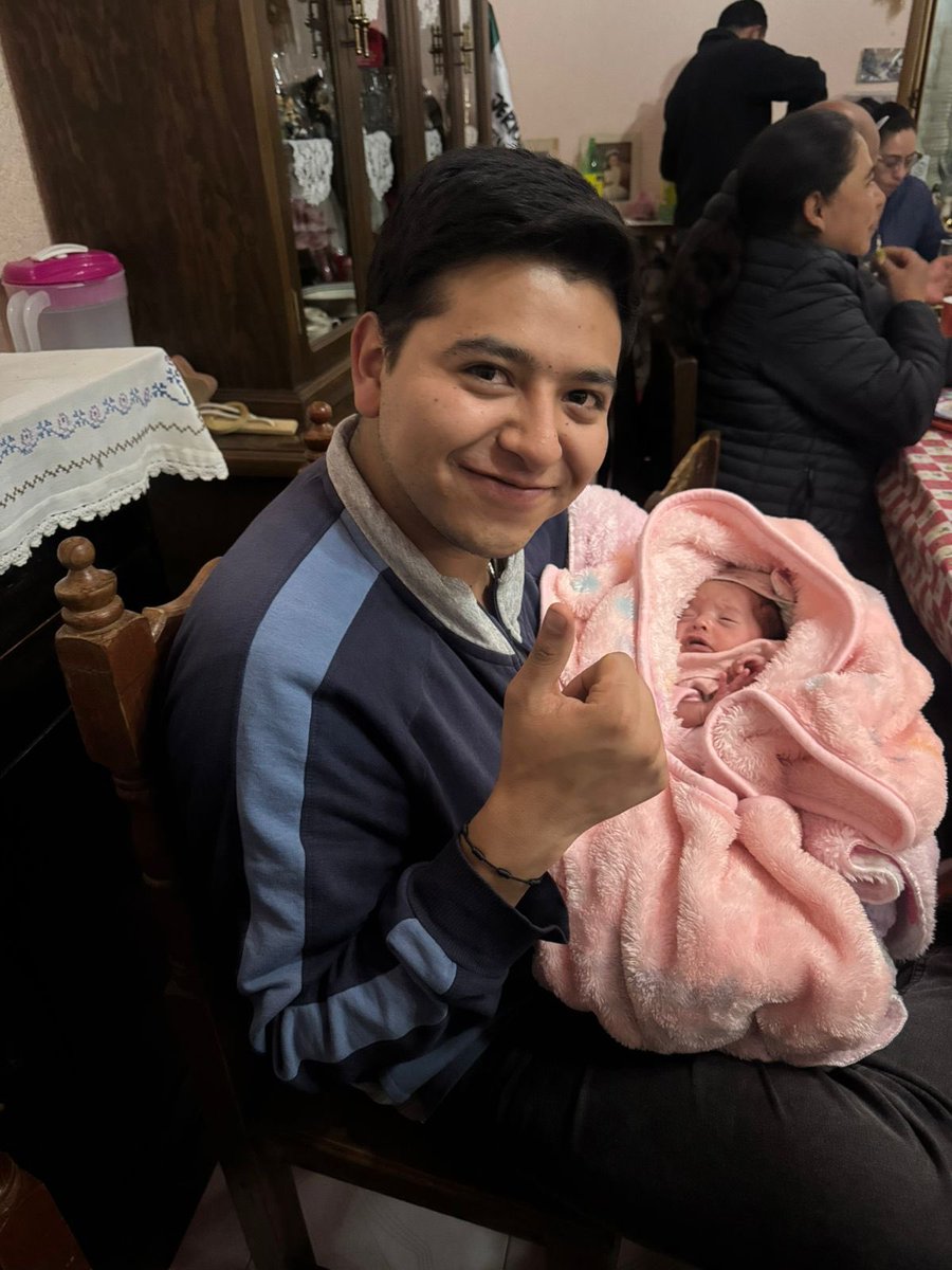 FonsecaFabila's tweet photo. No es mi hija, pero qué emoción me da 🥺🥰 https://t.co/4kqZxFN7Ja