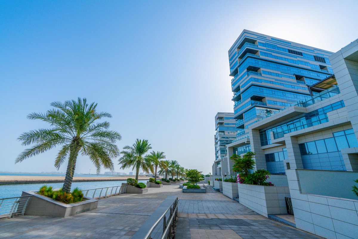 AmirRodwan22's tweet photo. #Lamar_Residences 
#Al_Raha_Beach_Abu_Dhabi 
Apartment Duplex 
3BHK+ 3 Living + Maid Room + Terrace + 2 Balcony+ Pantry 
Size: 3750sqf
Partial see view + City View 
High Floor
Price 🔥 Hot Deal 
Contact me for viewing
#Abu_Dhabi 
#Real_Estate
#investment
#Raha_Beach https://t.co/jcnc9nCeHO