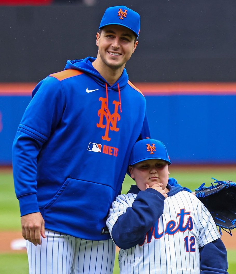 Mets Batflip tweet media