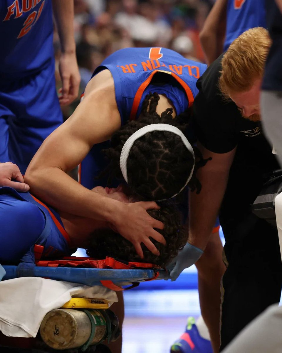 prestonnwalshh's tweet image. Holding Micah when he was down to him holding Clayton when they were all the way up🐊❤️