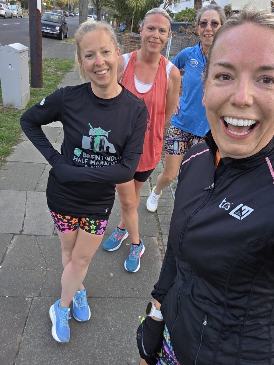 cK_Kirkland's tweet image. Recovery run completed this morning with the 05:52 Crew after running @BrightonMarathn on Sunday ☺️ the legs felt heavy to begin with but soon eased into the run. Such a lovely start to the day with the ladies 💜 #ukrunchat #running #runningwithfriends #recoveryrun