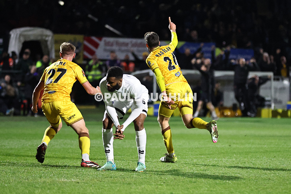 Photos from <a href="/suttonunited/">Sutton United</a>'s 1-0 win against Rochdale:

flickr.com/photos/paullou…

Photos not to be used without permission.