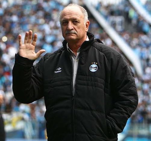 Gremistao1903's tweet photo. 🚨OPINIÃO! 

A Direção entende que precisa “dar tempo” para Gustavo Quinteiros? Ok! 

CHAMEM HOJE FELIPÃO como COORDENADOR TÉCNICO e coloque AO lado de Quinteiros e junto do grupo de jogadores no vestiário! 

@betoguerra73 POR FAVOR! https://t.co/jqDAN9Absu
