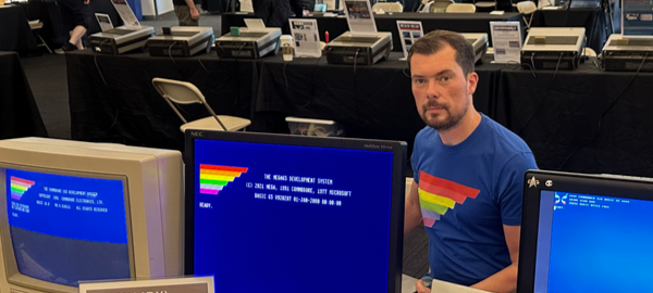 In unserer neuen #Podcast-Folge 017 sprechen wir mit Michael Steil (u.a. Ultimate C64 Talk etc), der uns spannende Einblicke in seine vielen #Commodore64 #C64-bezogenen Projekte gibt

Link zur Folge: brotkastenfreun.de/brotkastenfreu…

oder auf YouTube: youtube.com/watch?v=YcQjD7…

#retro #8bit