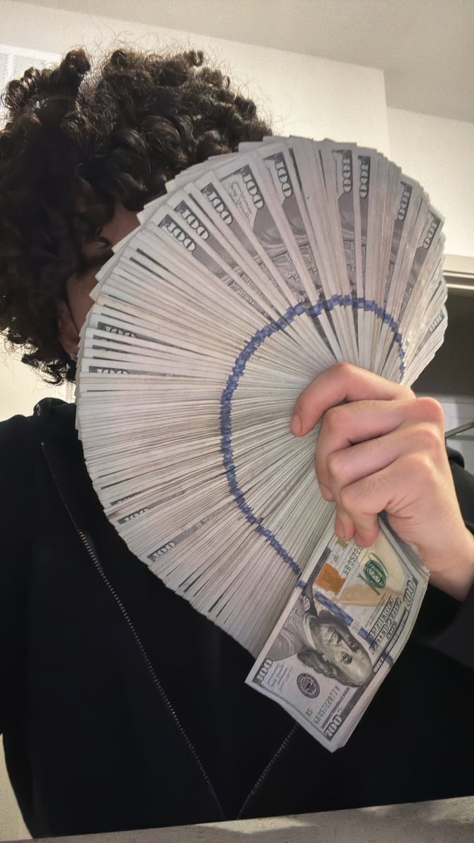 dumyau's tweet photo. How are u 20+ and broke your life sucks https://t.co/n2YS9608Sq