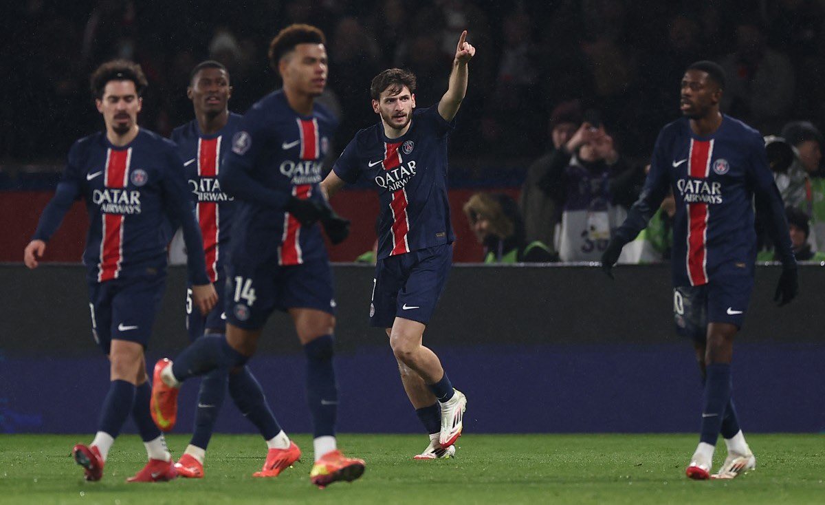 NSYellow25's tweet photo. Désiré Doué, Kvicha Kvaratskhelia and Ousmane Dembélé with Bradley Barcola waiting in the wings. The revolving doors of hell for fullbacks in 2025. 

Dangereux. https://t.co/x6UbrVVK5O