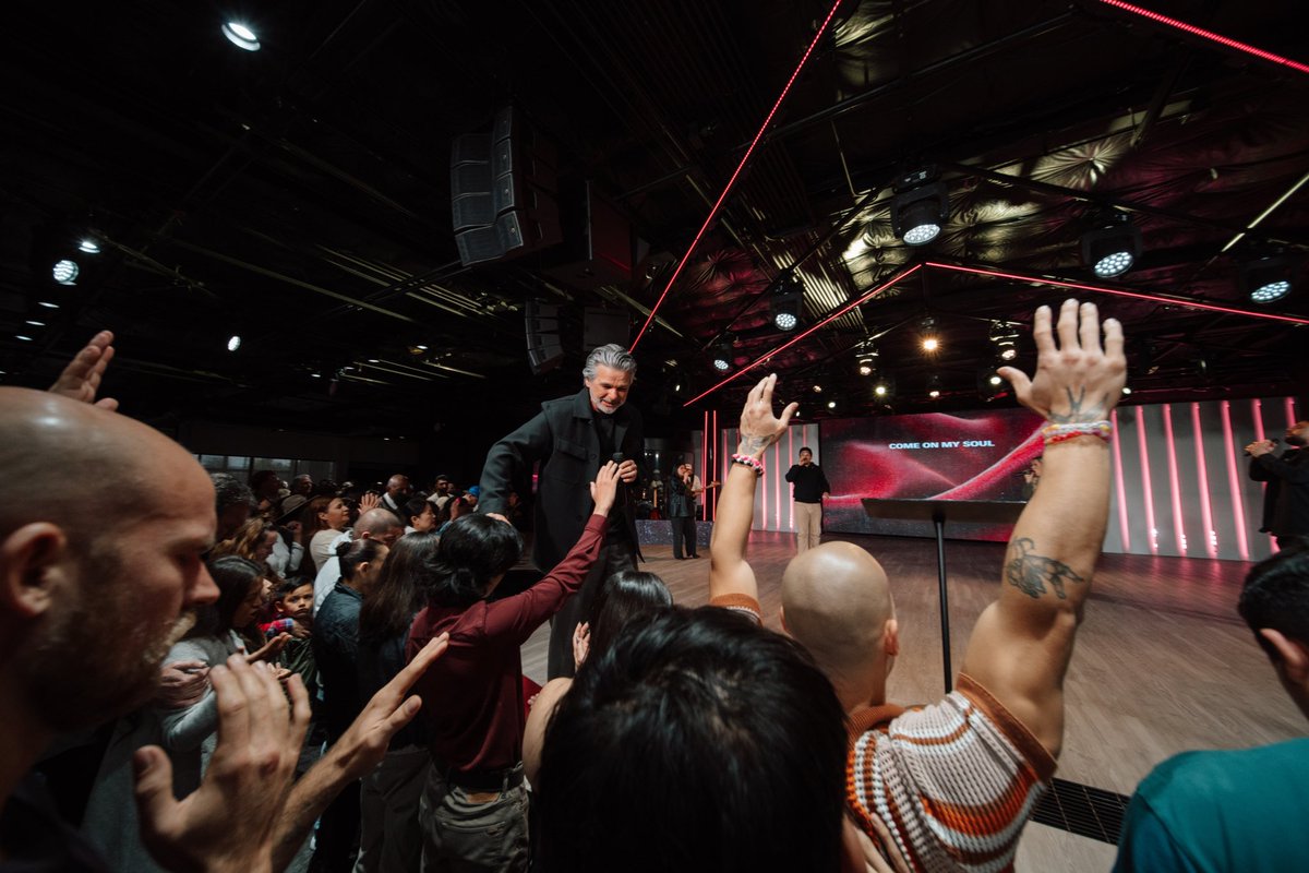 FreeChapelOC's tweet photo. Gather with us this Sunday, April 13th at 9&amp;11AM right here in OC to celebrate Palm Sunday with our Senior Pastor, @Jentezen Franklin speaking LIVE/in-person! Bring your best praise, invite someone new &amp; meet us here. 🙌❤️

📍 2777 McGaw Ave, Irvine, CA 92614
⏰ 9AM + 11AM https://t.co/SReVaS2G7v