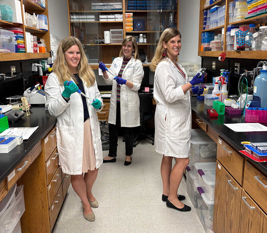 NikonInst's tweet image. 🔬 The latest #NikonSmallWorld #MastersofMicroscopy article features the Engevik sisters, Drs. @micromindy, @AmyEngevik, and @thekengevik, who've come together at @MedUnivSC to research topics in gut health using advanced #Microscopy.

🔗 See the article: nikonsmallworld.com/people/kristen…