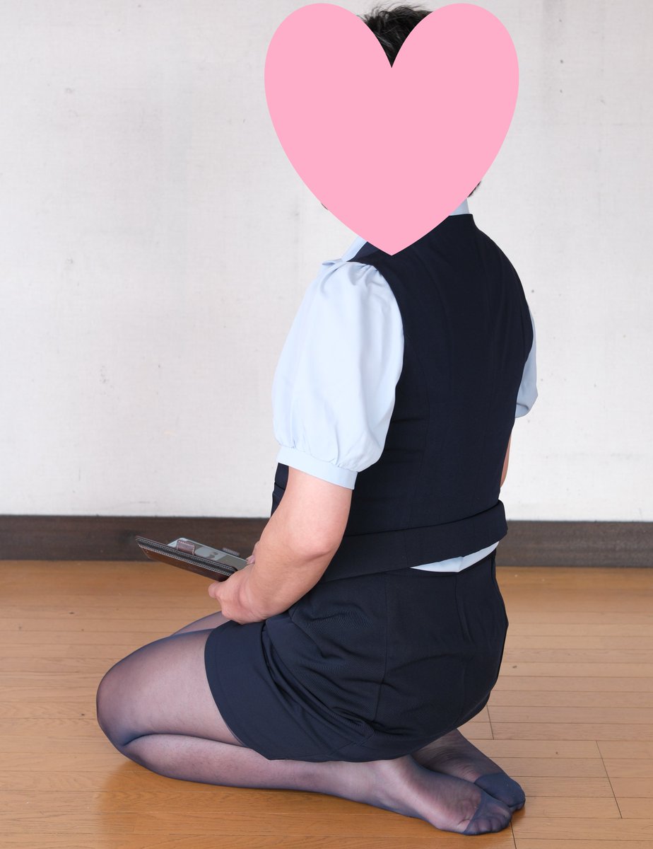 OkitakeA's tweet photo. All in Navy office lady🎶 #saxblue #navysuits #navypumps #navuhighheels #navystockings #navypantyhose #ネイビースーツ #ネイビーパンプス #ネイビーストッキング #OLさん #officelady #オフィスレディー #パンスト #パンティーストッキング https://t.co/6MJLmcFb9Y