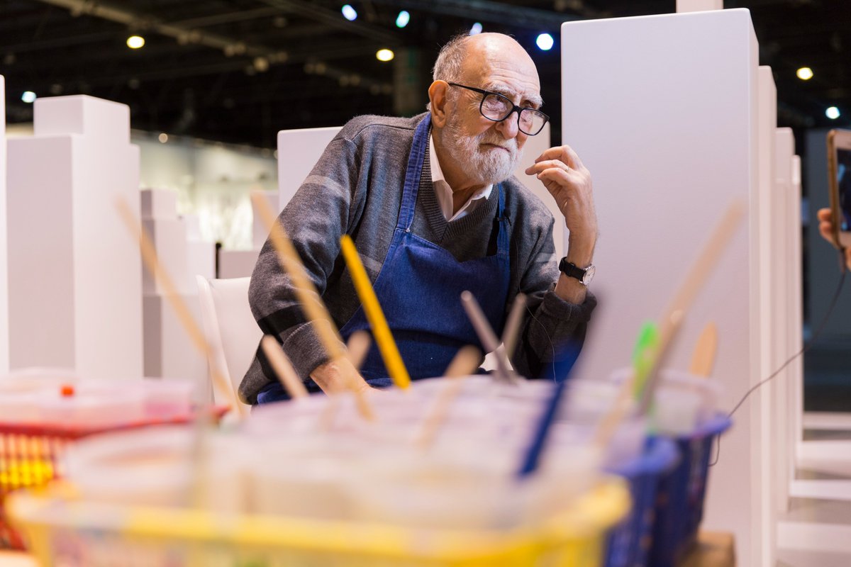 Hace muy poco tiempo tuvimos el privilegio de tener a Yuyo Noé en el Palacio Libertad acompañando la muestra de Karim Makarius. Que pérdida dolorosa para el arte plástico del país. Su huella transformadora quedará para siempre en nuestra historia.