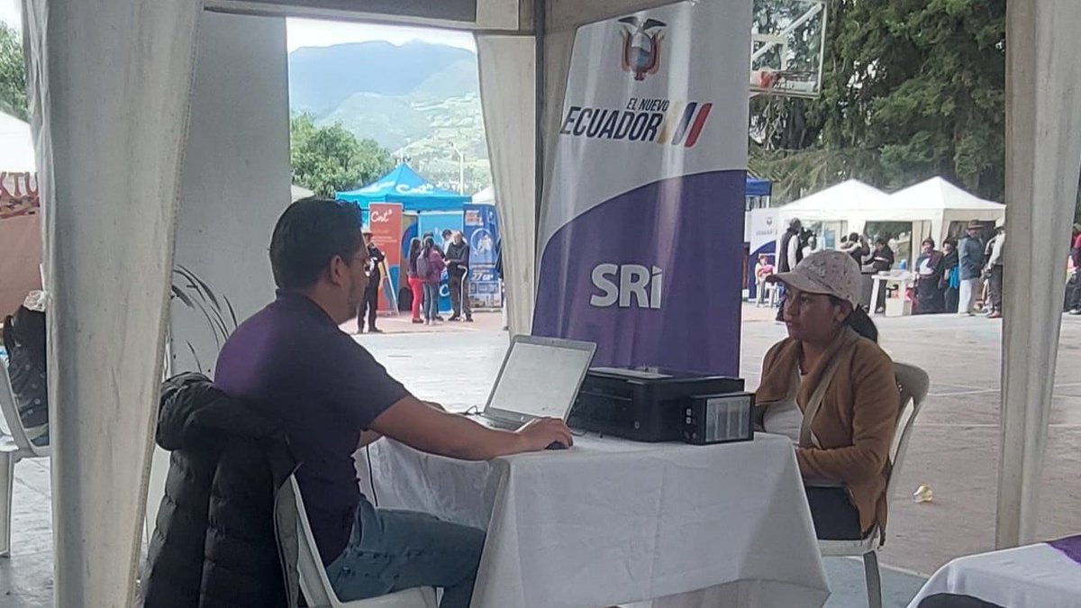 SRIoficialEc's tweet photo. #SRIzonal1

En la parroquia El Jordán del cantón Otavalo, nuestra #BrigadaMóvil brinda servicios tributarios como apertura y actualización de RUC a la ciudadanía del sector.

#ElNuevoEcuador https://t.co/4MMixkhI33