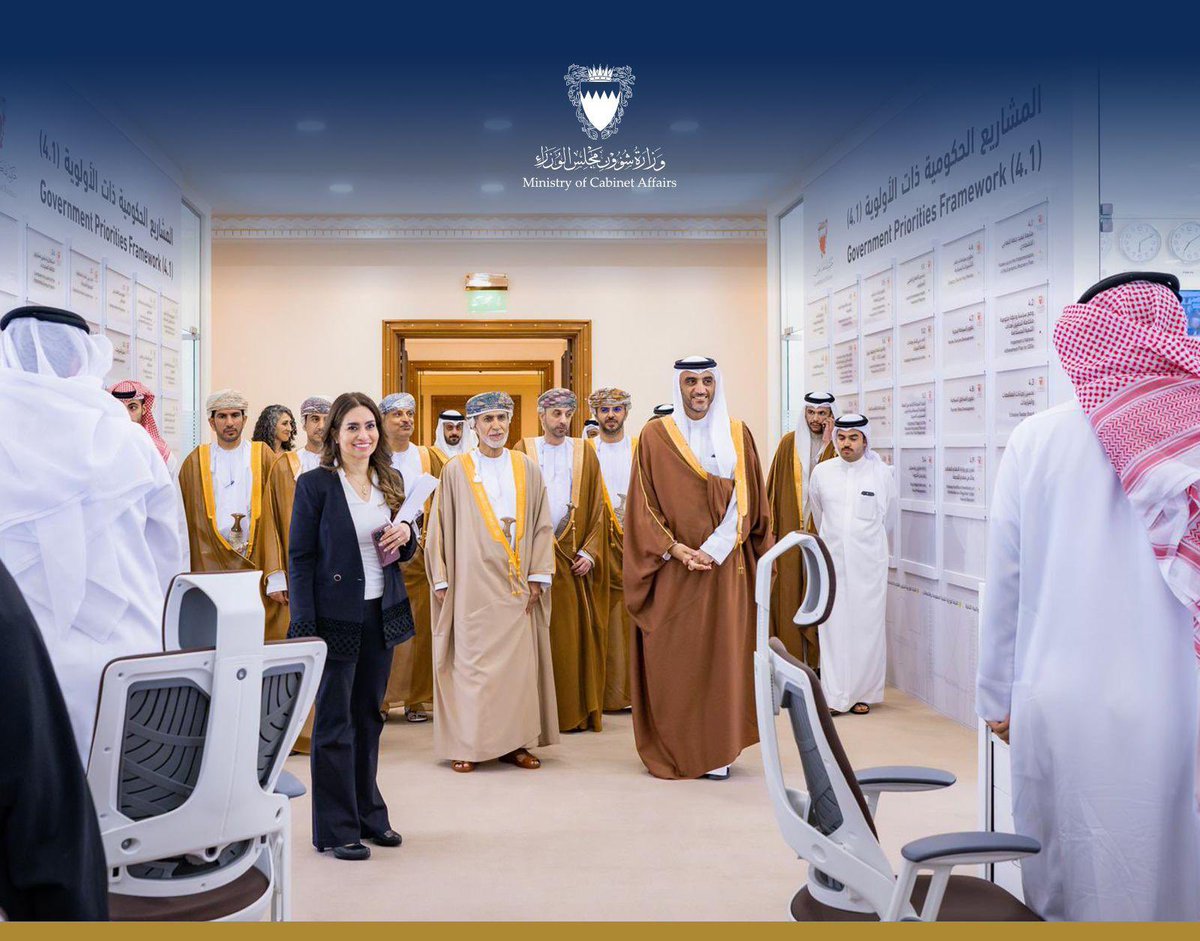 استقبل سعادة السيد حمد بن فيصل المالكي وزير شؤون مجلس الوزراء، معالي الشيخ الفضل بن محمد الحارثي الأمين العام لمجلس الوزراء بسلطنة عمان الشقيقة، حيث تم بحث سبل تعزيز التعاون والتنسيق بين #مملكة_البحرين و#سلطنة_عمان، بما يحقق التقدم والازدهار في مختلف المجالات.