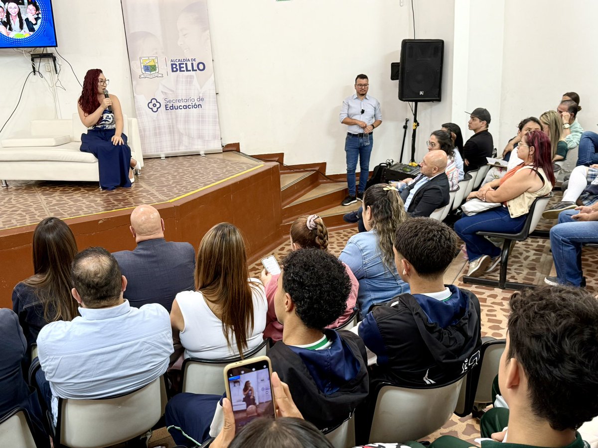 Acompañamos la 1a Mesa Pública del Programa de Alimentación Escolar - PAE. 🫶🏻

En este espacio de diálogo y construcción se resaltaron los avances del Programa de Alimentación Escolar, una iniciativa que transforma la experiencia educativa y la nutrición de todos los niños. 👧🏾