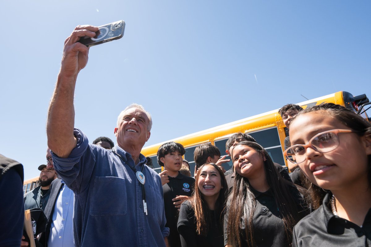 Hillsdale's tweet photo. “The academic performance of this school is better than any of the surrounding schools, and one of the reasons for that is the commitment to nutrition.” - @SecKennedy 

Honored that today, @HHSGov Sec. Kennedy visited Hózhó Academy, a Hillsdale College member charter school. https://t.co/YZjCAC1Sme