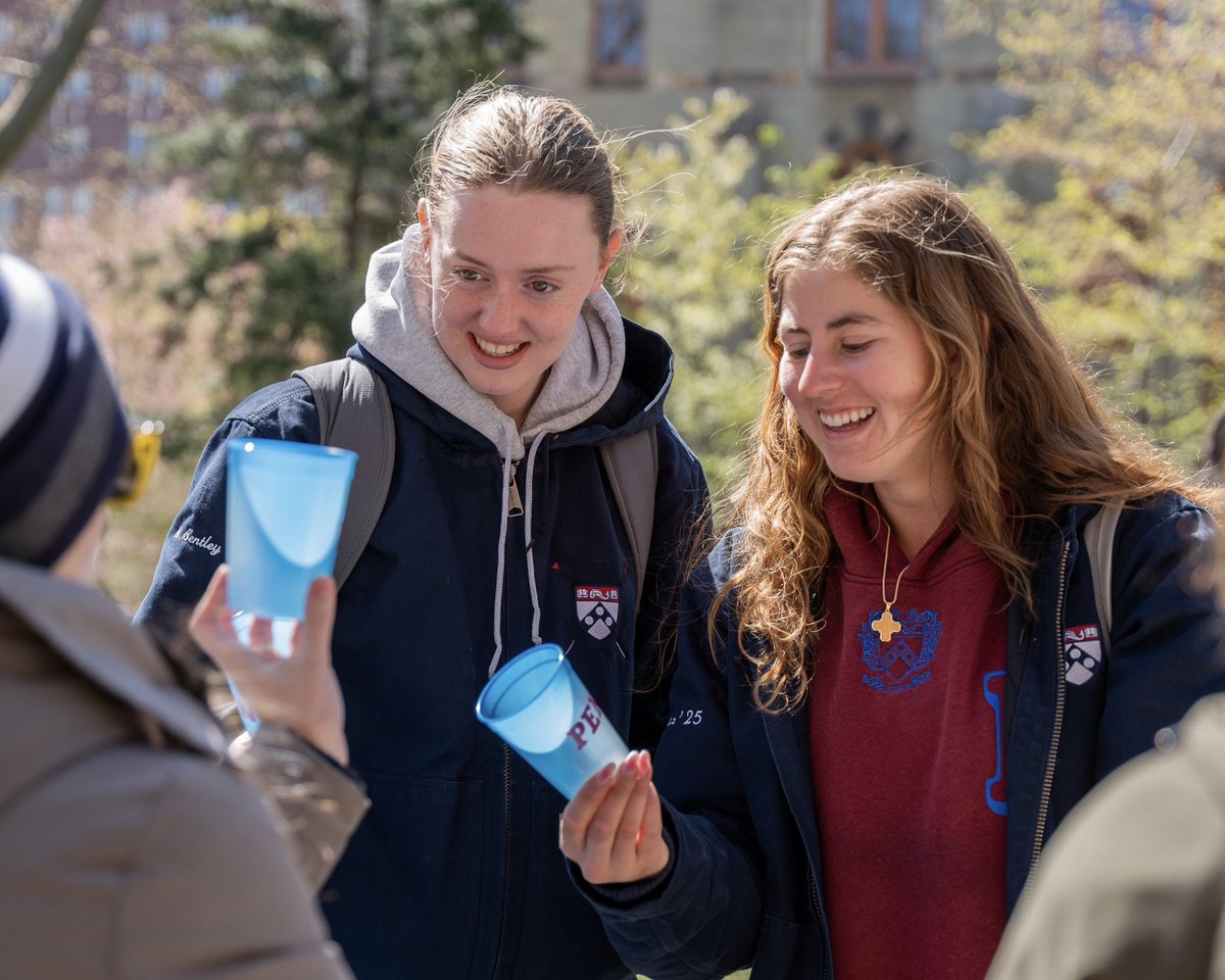 pennathletics's tweet photo. Showing our student-athletes some 𝙡𝙤𝙫𝙚 ❤️💙

#FightOnPenn x #NationalStudentAthleteDay https://t.co/WYt0v7Q5v1