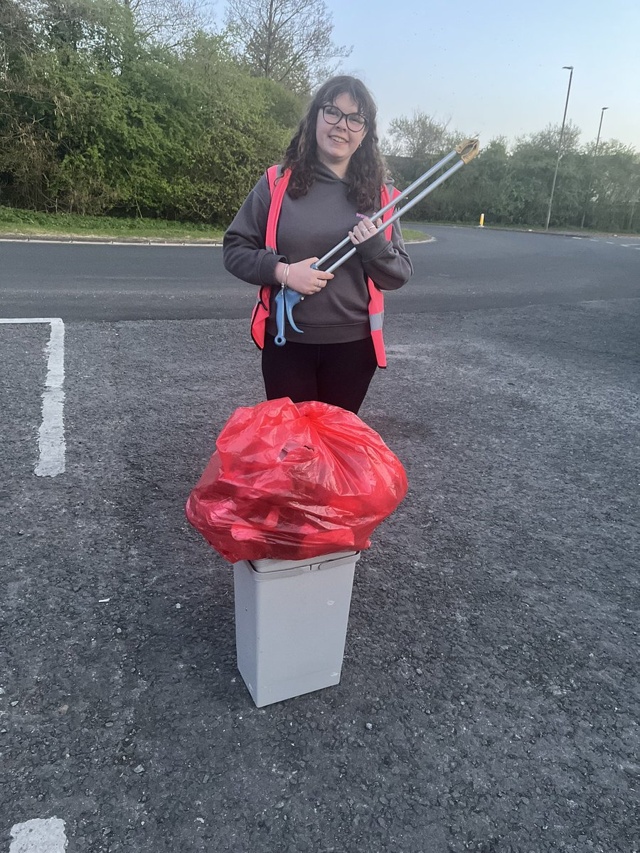 A bag a day keeps the litter away💚🌎♻️🚯 tweet media