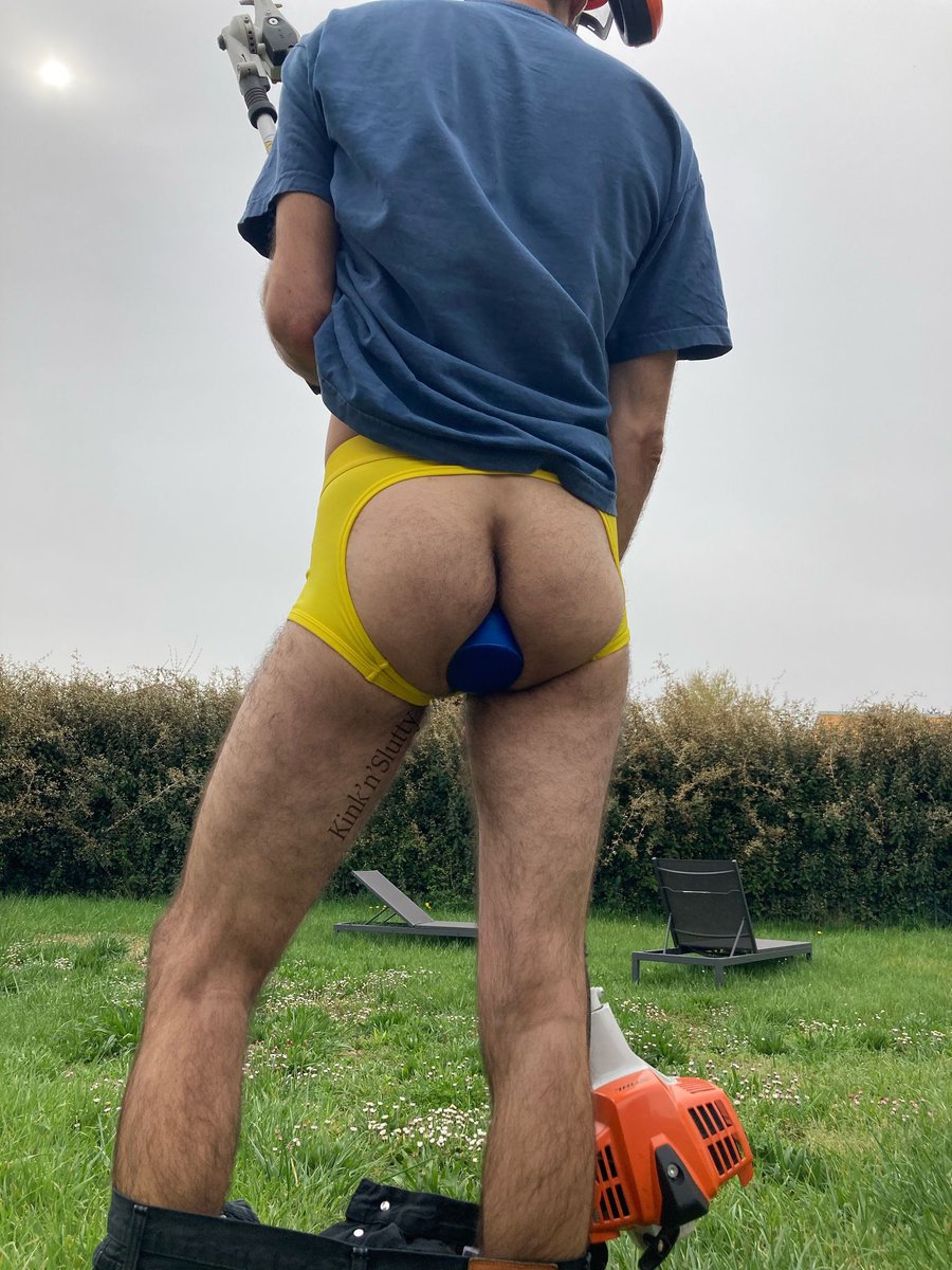 Kink_Slutty's tweet photo. Gardening during #Gapril with  my @ToppedToys #TailRaiser105 https://t.co/DeFe6aEchT