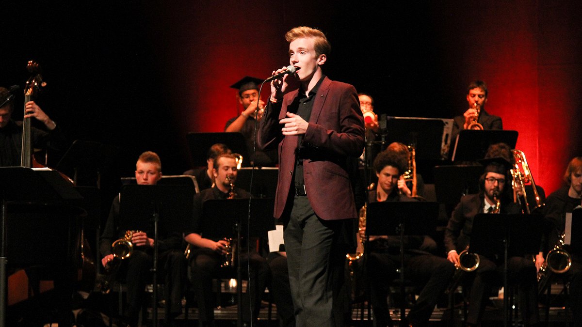 Vanier College Annual Big Band Benefit Concert will honour Bob Slapcoff on April 14th, 2025. Le concert-bénéfice annuel du Big Band du Cégep Vanier rendra hommage à Bob Slapcoff le 14 avril 2025. bit.ly/44jNhQp 

#music #concert #Vanier #college #cegep #montreal